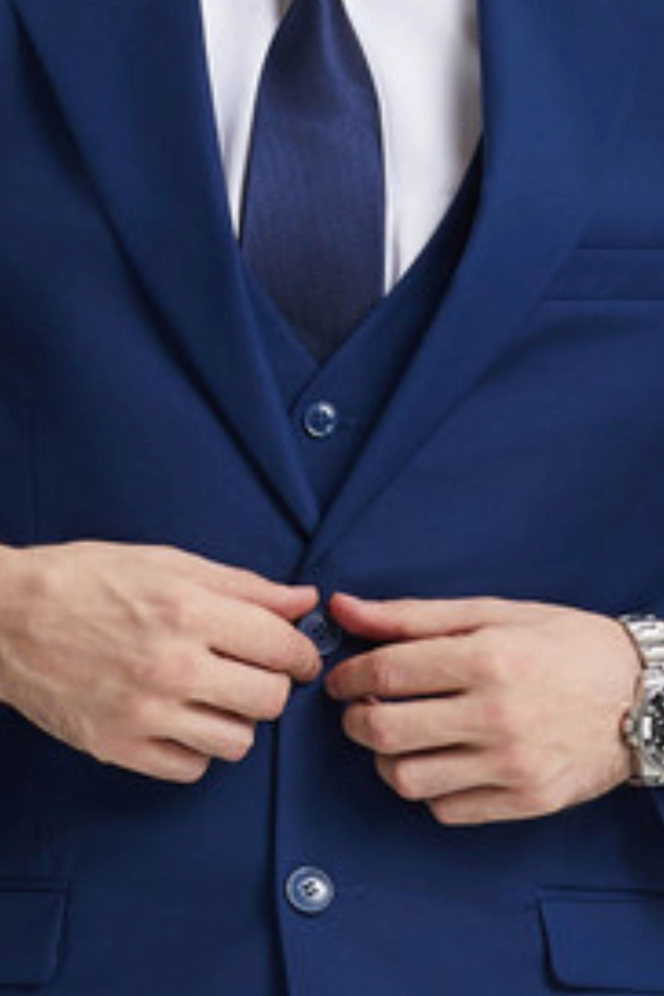 TempTrends Collection: 3 Piece Solid Slim Fit Suit For Men In Indigo